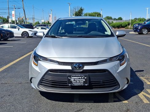 Used 2026 Toyota Corolla LE FWD image 2