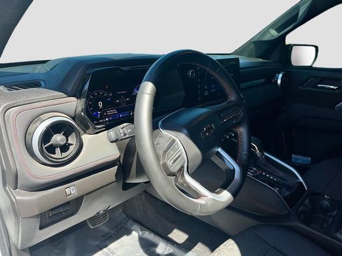 Used 2024 Chevrolet Colorado Z71 w/ Z71 Convenience Package 2 AWD/4WD image 9