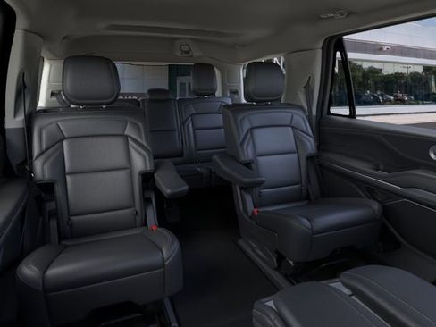 New 2026 Lincoln Navigator Premiere AWD/4WD image 12