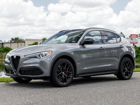 Used 2019 Alfa Romeo Stelvio Ti w/ TI Performance Package AWD/4WD image 7