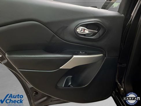 Used 2017 Jeep Cherokee Overland w/ Technology Group image 63