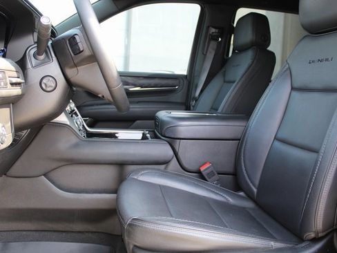 Used 2023 GMC Yukon Denali AWD/4WD image 8
