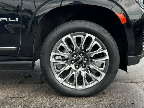 Used 2024 GMC Yukon XL Denali Ultimate w/ LPO, Floor Liner Package AWD/4WD image 17
