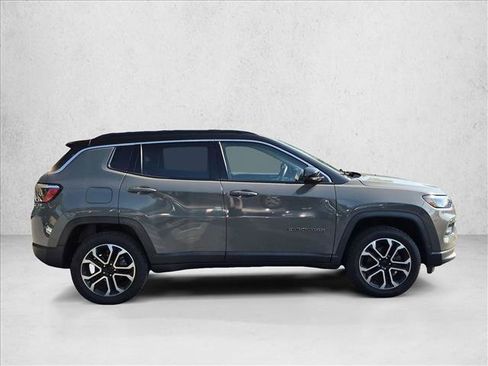 Used 2022 Jeep Compass Limited w/ Sun and Sound Group AWD/4WD image 4