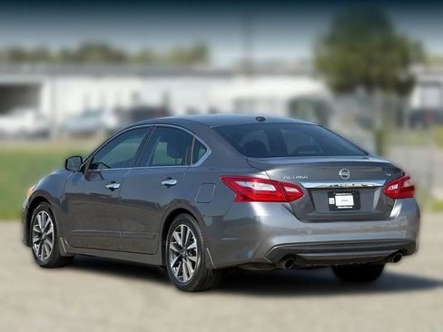 Used 2017 Nissan Altima 2.5 SL w/ Moonroof Package FWD image 10
