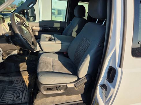 Used 2015 Ford F250 XLT w/ FX4 Off-Road Package AWD/4WD image 3