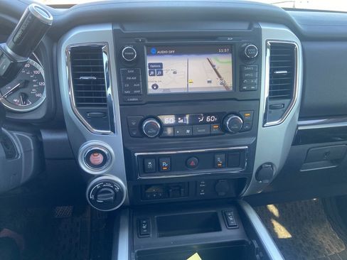 Used 2017 Nissan Titan SV image 7