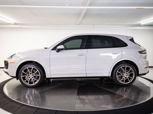 Certified 2023 Porsche Cayenne AWD/4WD image 2