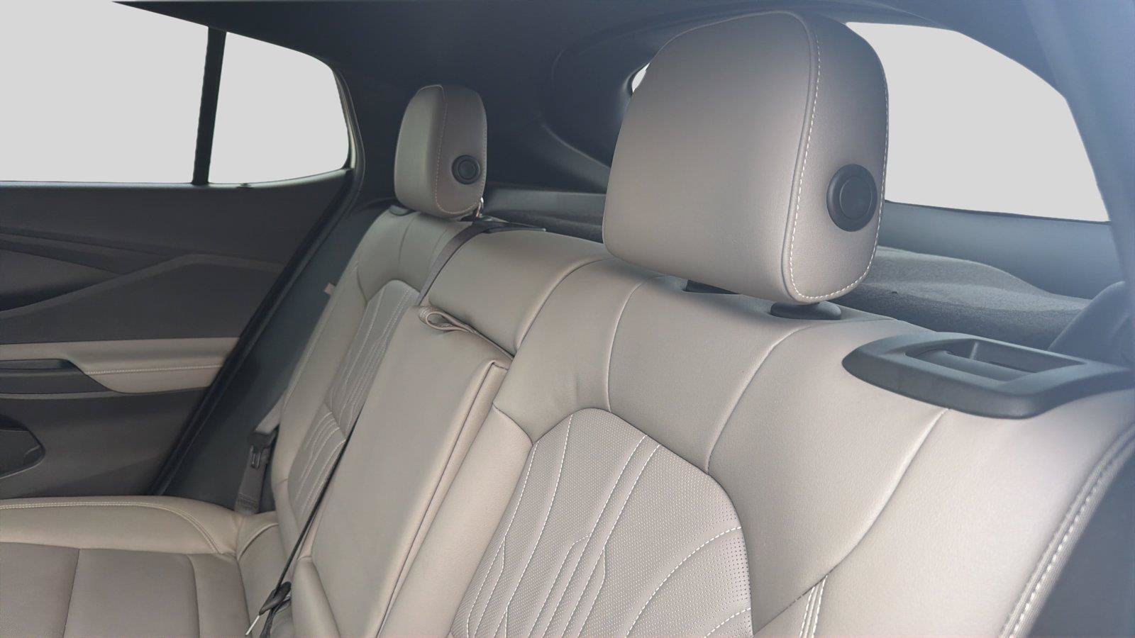 Used 2025 Buick Envista Avenir FWD image 17