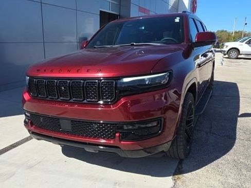 Used 2022 Jeep Wagoneer Series II AWD/4WD image 2