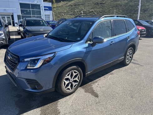 Used 2023 Subaru Forester Premium image 22