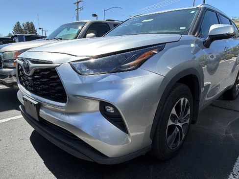 Used 2022 Toyota Highlander XLE image 4