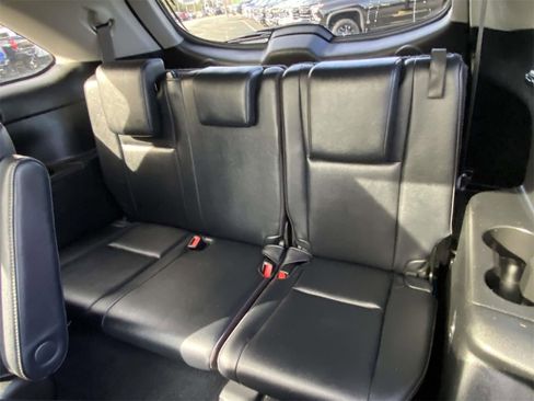 Used 2019 Toyota Highlander AWD V6 image 13