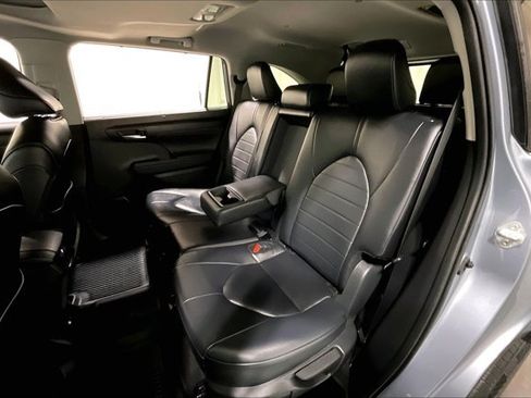 Certified 2024 Toyota Highlander XLE AWD/4WD image 27