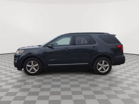 Used 2017 Ford Explorer XLT AWD/4WD image 24