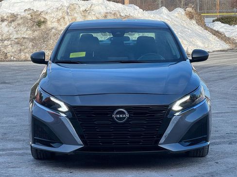 Used 2024 Nissan Altima 2.5 SV image 2