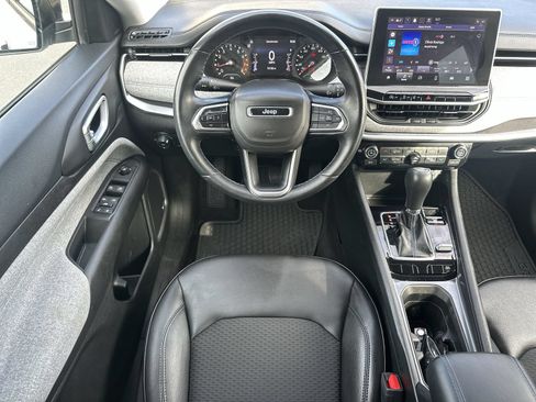 Used 2022 Jeep Compass Latitude w/ Sun and Sound Group AWD/4WD image 17