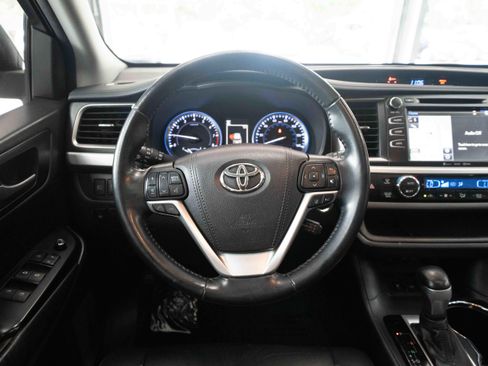 Used 2019 Toyota Highlander XLE AWD/4WD image 21
