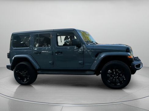 Used 2025 Jeep Wrangler Unlimited Sahara AWD/4WD image 34