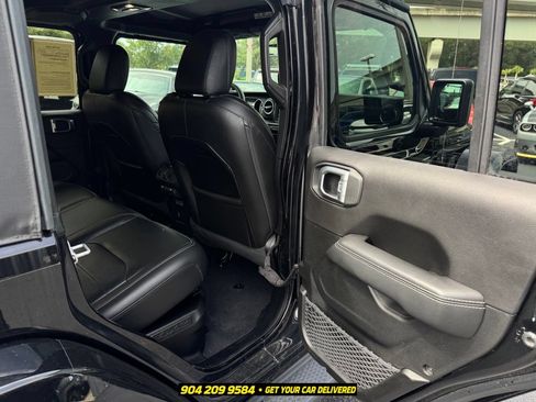 Used 2023 Jeep Wrangler Unlimited Sahara AWD/4WD image 31