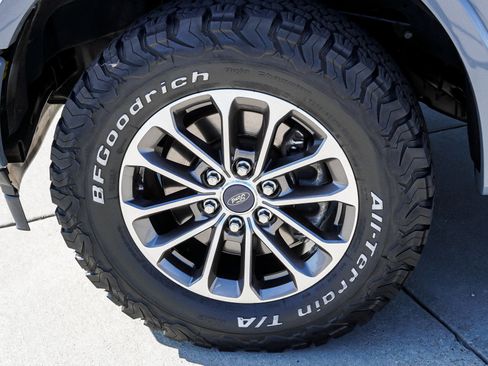 Used 2019 Ford F150 XLT w/ Equipment Group 302A Luxury AWD/4WD image 12