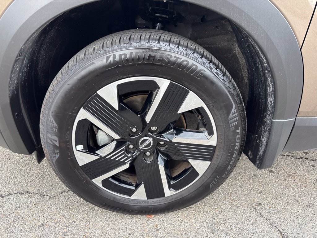Certified 2026 Nissan Kicks SV w/ SV Premium Package AWD/4WD image 11