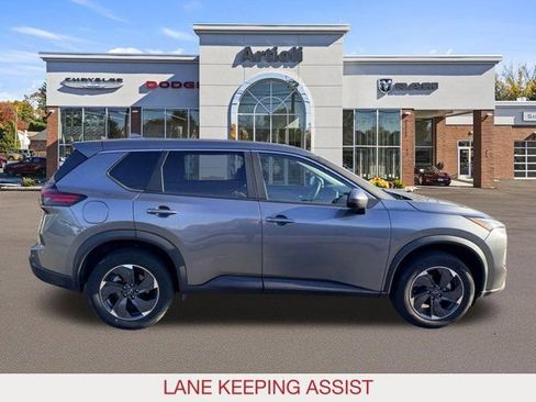Used 2024 Nissan Rogue SV AWD/4WD image 7
