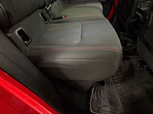 Used 2020 Jeep Gladiator Rubicon AWD/4WD image 16