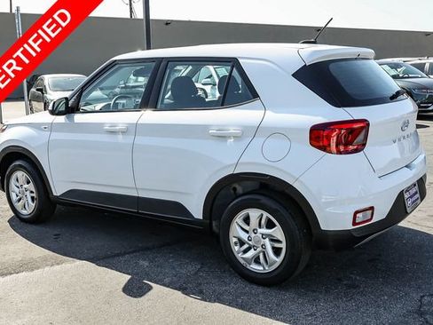 Certified 2024 Hyundai Venue SE FWD image 4