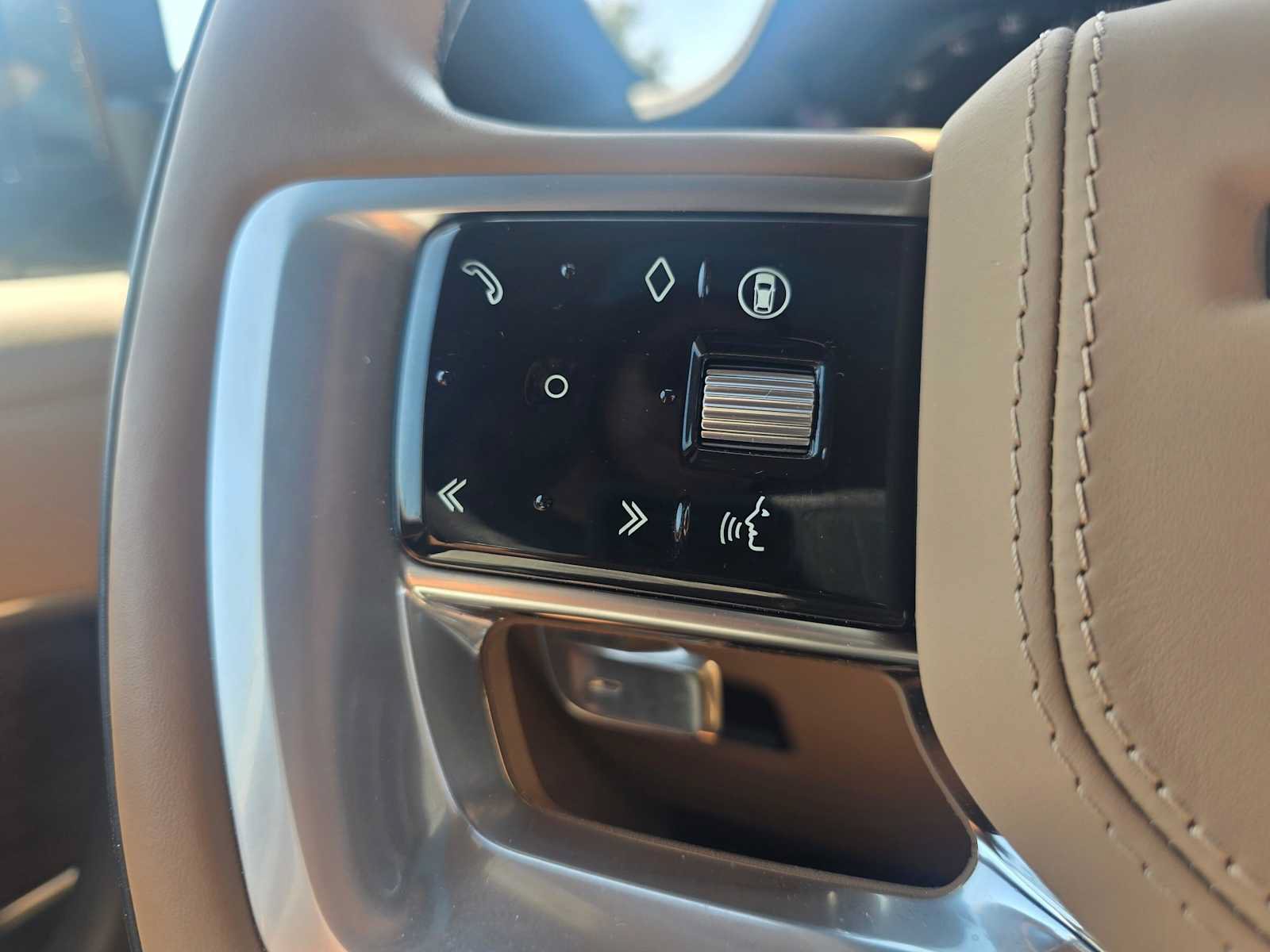 Used 2025 Land Rover Range Rover SE AWD/4WD image 31
