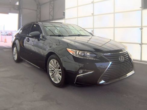Used 2017 Lexus ES 350 w/ Premium Package FWD image 4