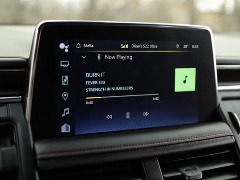 Used 2022 Chevrolet Suburban RST w/ Luxury Package image 14