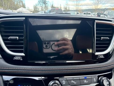 New 2026 Chrysler Pacifica Pinnacle image 23