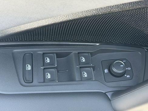 New 2026 Volkswagen Tiguan SE R-Line FWD image 15