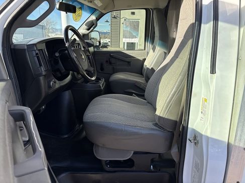 Used 2020 Chevrolet Express 3500 w/ Driver Convenience Package RWD image 9