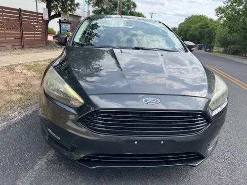Used 2017 Ford Focus SE FWD image 7