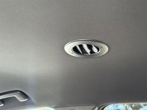 Used 2024 Chevrolet Traverse LT image 19