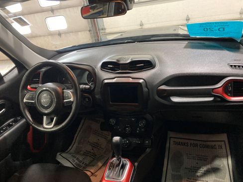 Used 2019 Jeep Renegade Trailhawk w/ Cold Weather Group II AWD/4WD image 9