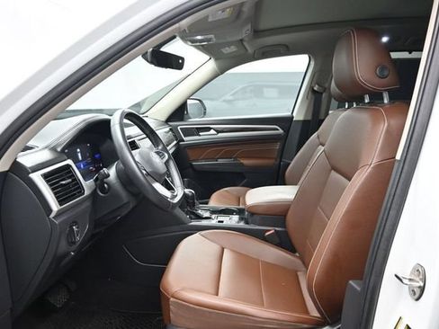 Used 2022 Volkswagen Atlas SE w/ Panoramic Sunroof Package FWD image 6