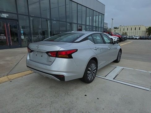 Used 2025 Nissan Altima 2.5 SV image 5
