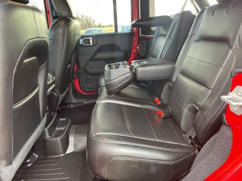 Used 2020 Jeep Wrangler Unlimited Sahara image 9