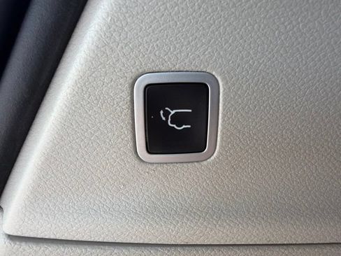 Used 2017 Chrysler Pacifica Touring-L Plus w/ Advanced Safetytec Group FWD image 10