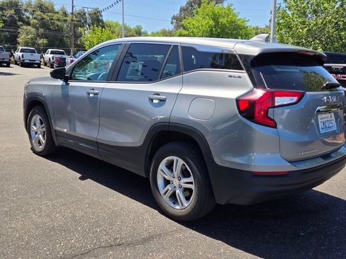 Used 2024 GMC Terrain SLE AWD/4WD image 6