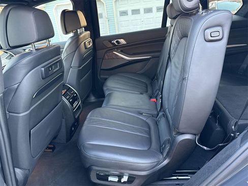 Used 2021 BMW X7 xDrive40i w/ Executive Package image 25