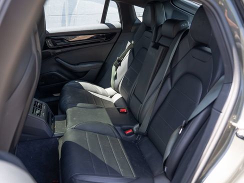 Used 2025 Porsche Panamera RWD image 18