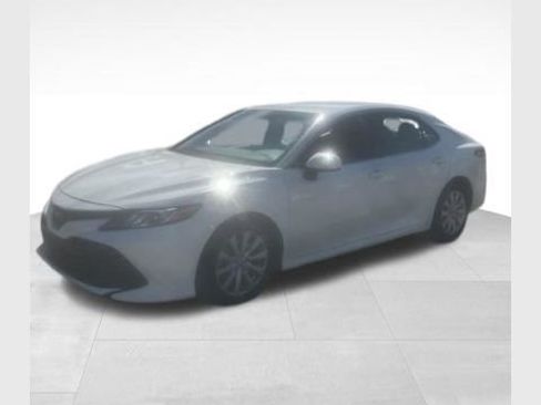 Used 2018 Toyota Camry LE FWD image 1
