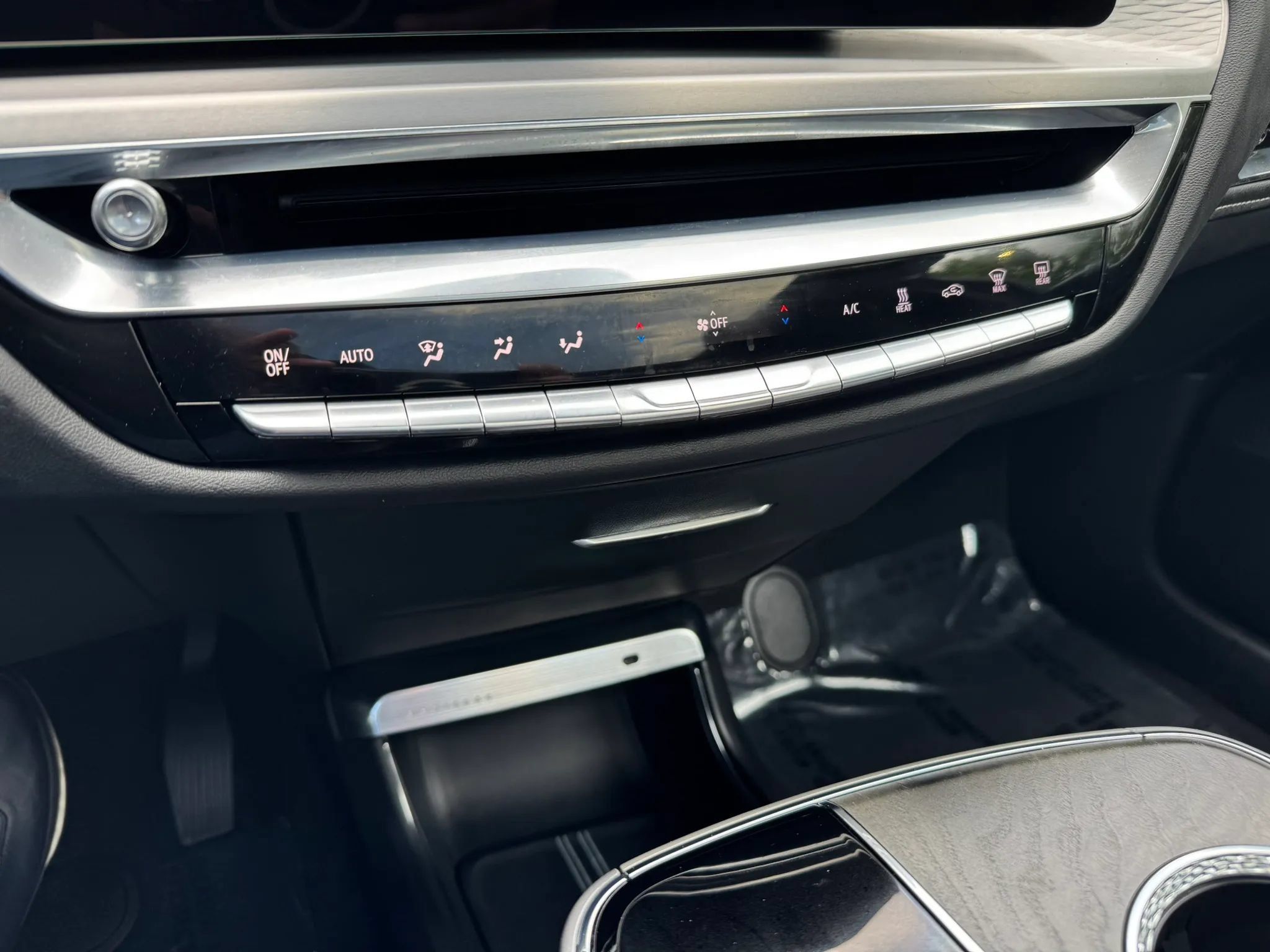 Used 2023 Cadillac Lyriq AWD image 37