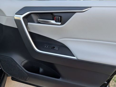 Certified 2025 Toyota RAV4 XLE w/ Convenience Package image 36