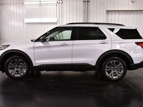 New 2026 Ford Explorer Active w/ Active Comfort Package image 4