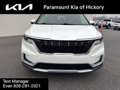 Used 2023 Kia Carnival LX image 2